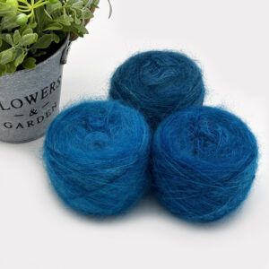 Pitslõng mohäär Behind Blue Eyes 50 g